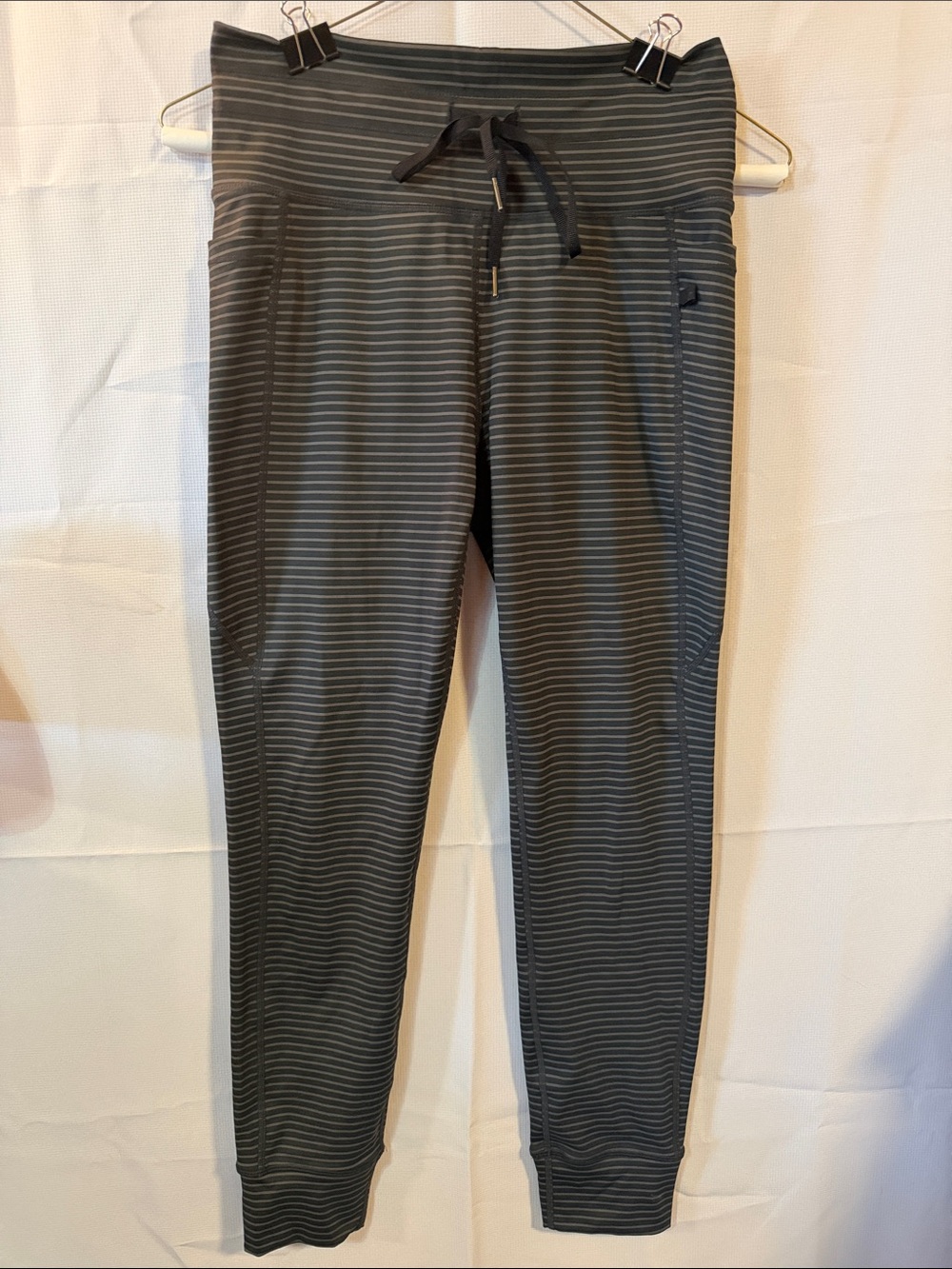 HALARA Black and Gray Striped High-Rise jogger Leggings